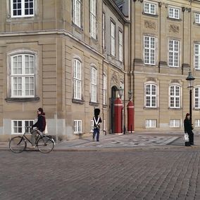 KBH_Amalienborg_cyklist_IMAG0386