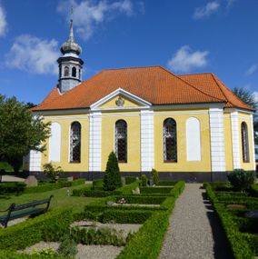 Besøg Damsholte kirke på din Pilgrimscykelferie på Møn