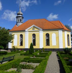 Besøg Damholte Kirke på Pilgrimscykelferie på Møn