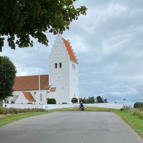 Besøg Fanefjord kirke på din cykelferie på Møn