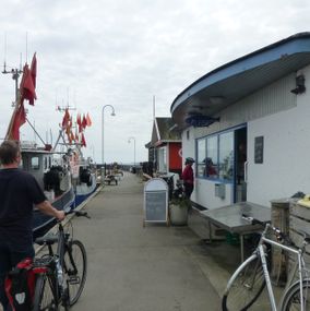 På vej til Nordsjælland cykles forbi fiskebutik